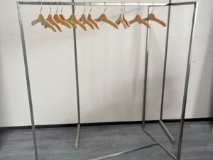 Portant à vêtements professionnel avec retour gris – L125 cm