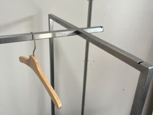 Portant à vêtements professionnel avec retour gris – L125 cm