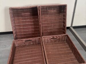 Lot de 4 paniers de présentation en osier marron