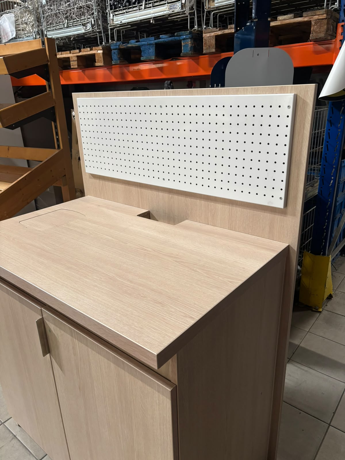 Comptoir d'atelier en bois avec étagères – L101 cm