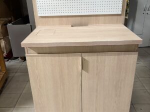 Comptoir d’atelier en bois avec étagères & broches – L101 cm