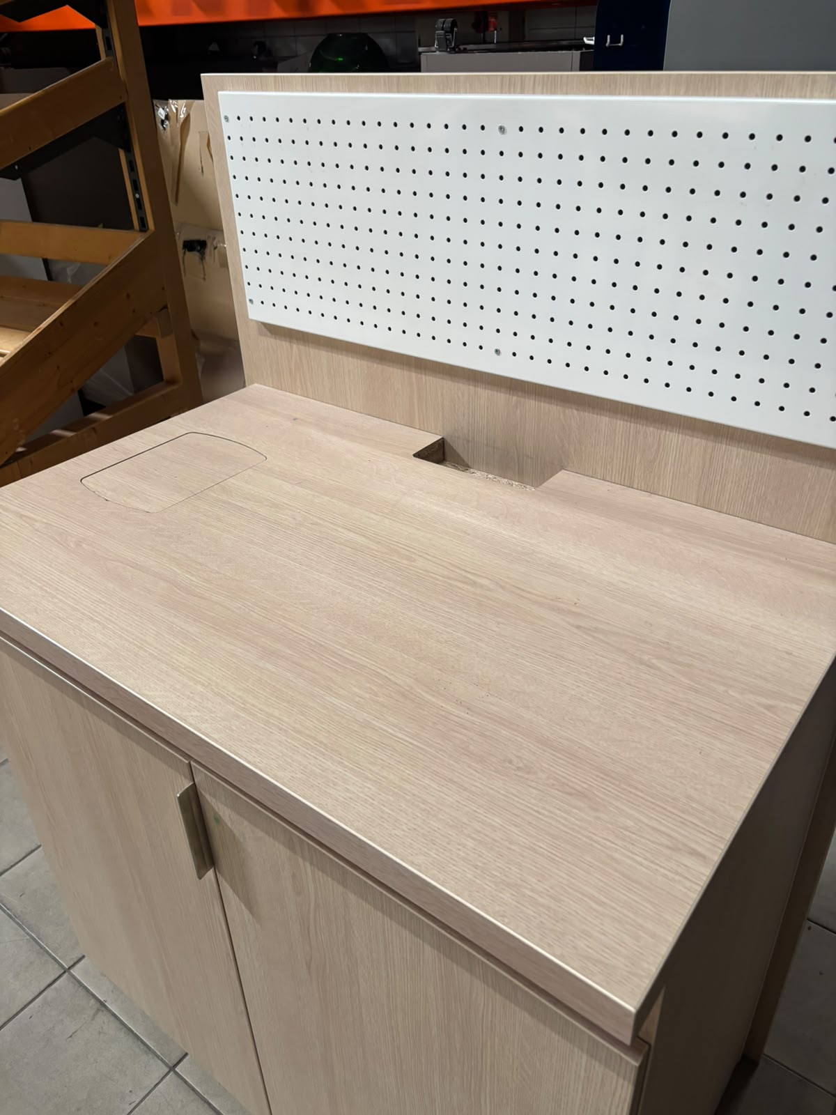 Comptoir d'atelier en bois avec étagères – L101 cm