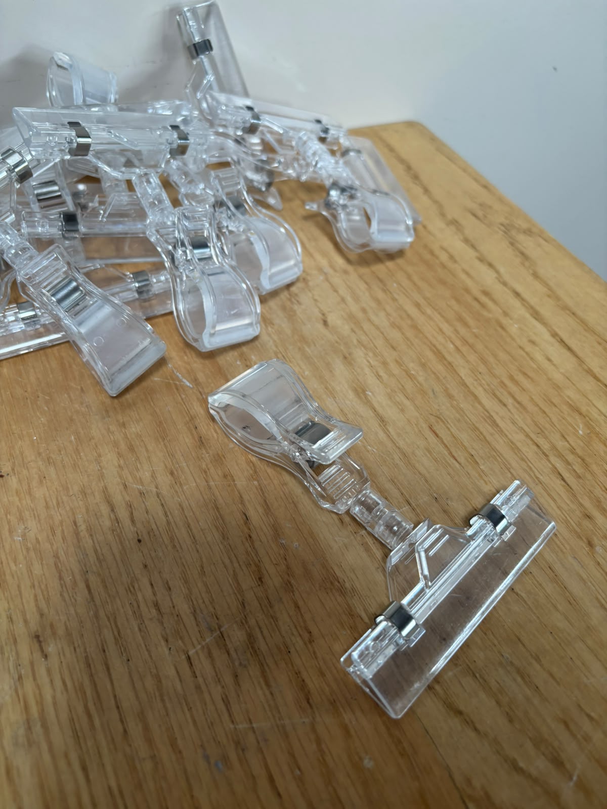 Lot de 11 pinces porte-étiquettes transparentes – H11 cm