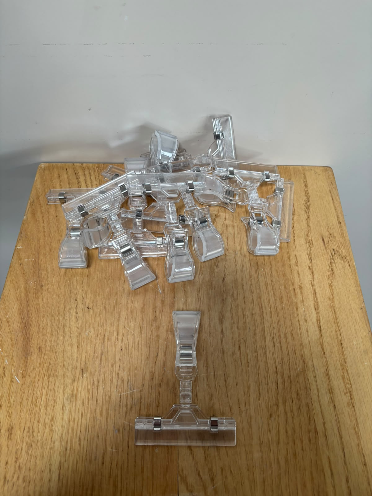Lot de 11 pinces porte-étiquettes transparentes – H11 cm