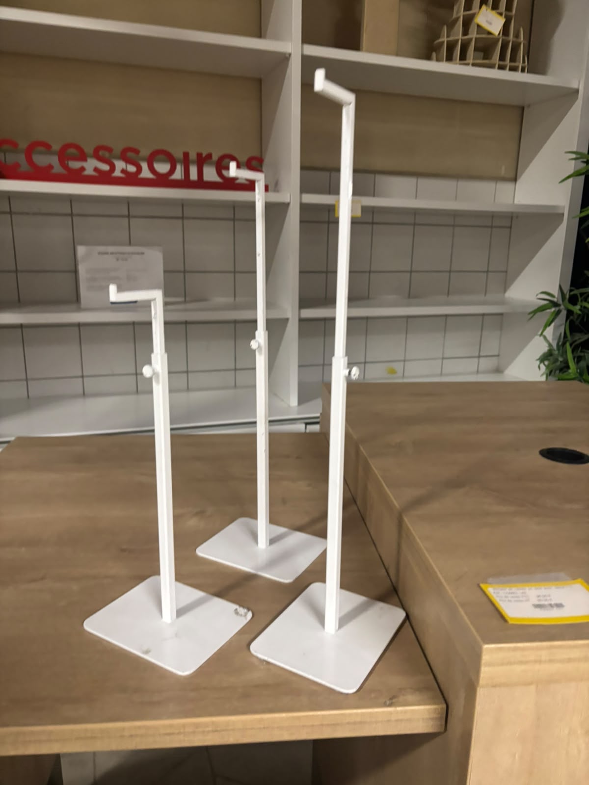 Présentoir métallique réglable blanc – H32 à 59,5 cm
