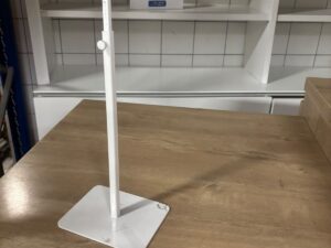 Présentoir métallique réglable blanc – H32 à 59,5 cm