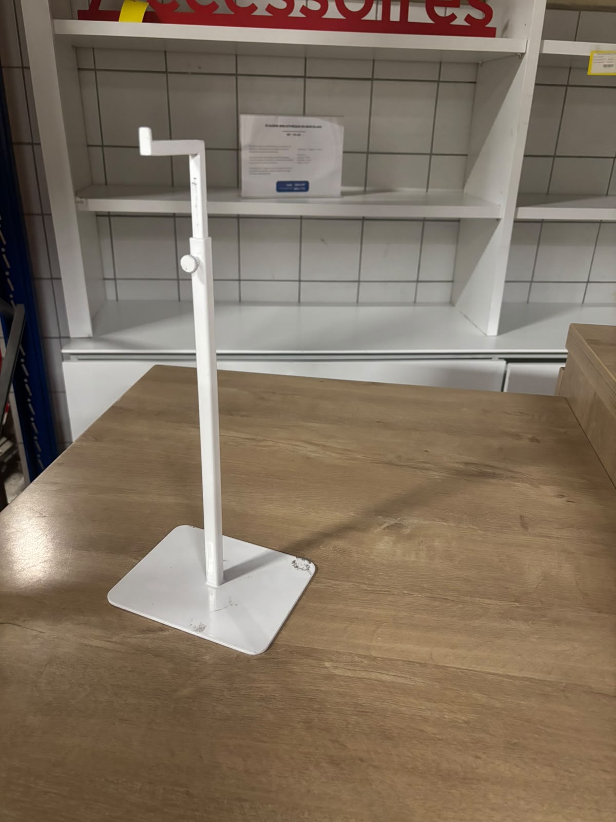 Présentoir métallique réglable blanc – H32 à 59,5 cm