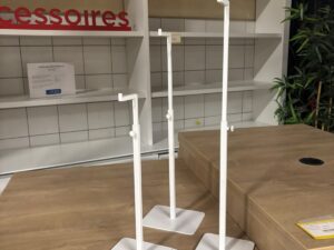 Présentoir métallique réglable blanc – H32 à 59,5 cm
