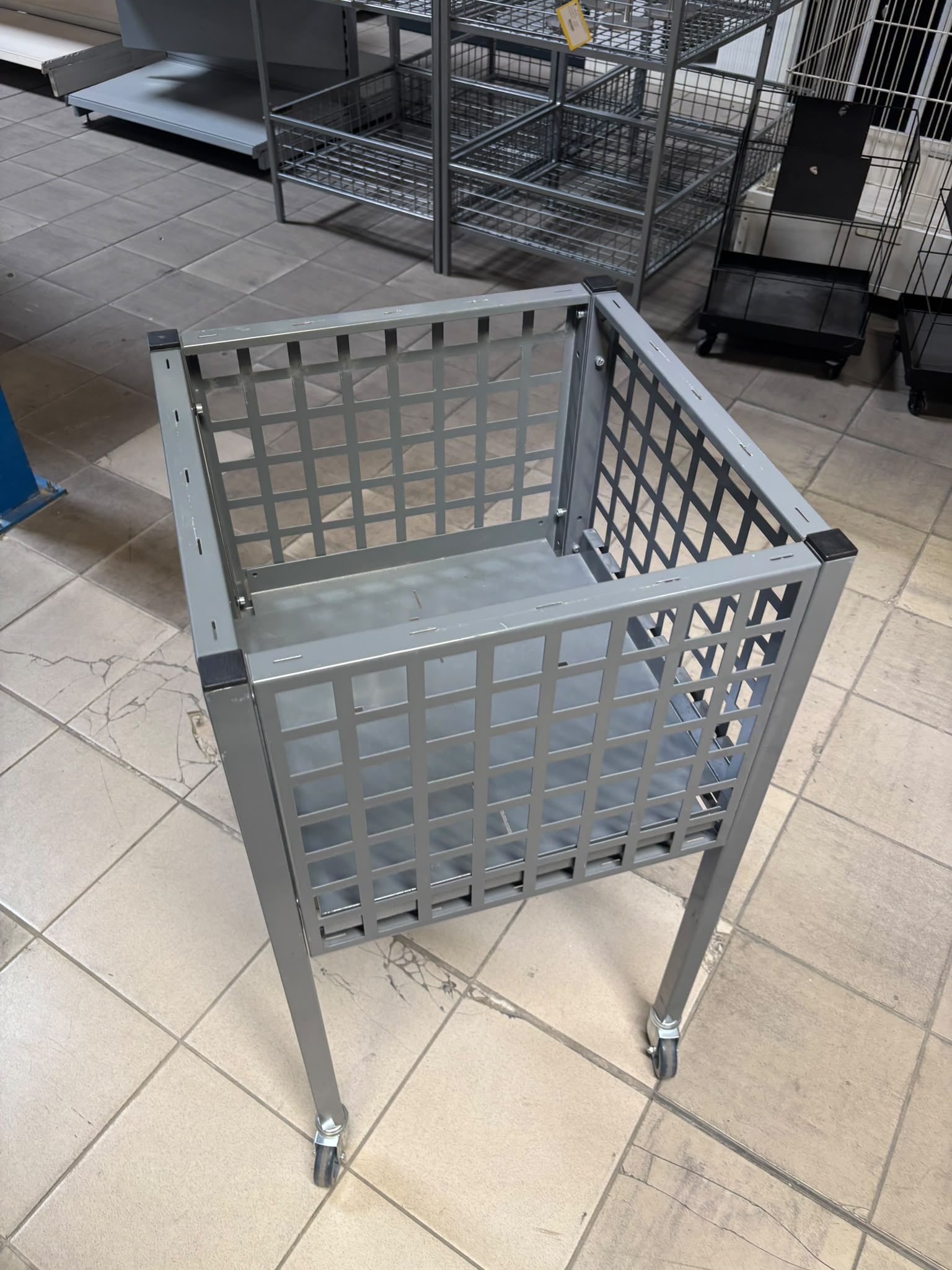Bac soldeur métallique sur roulettes gris – H93 cm