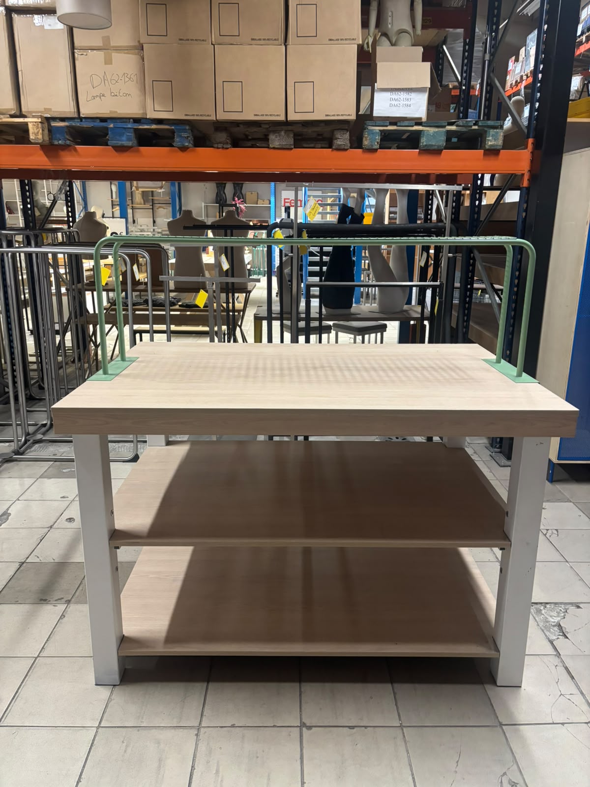 Table de présentation de magasin avec arche métallique – L150 cm