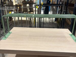 Table de présentation de magasin avec arche métallique – L150 cm