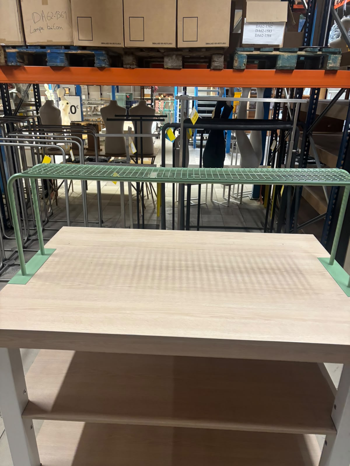 Table de présentation de magasin avec arche métallique – L150 cm