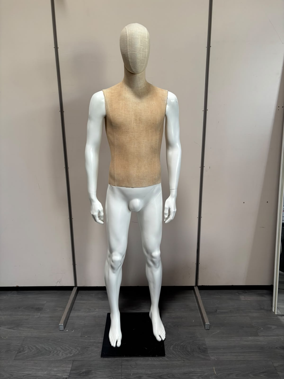 Mannequin homme complet en fibre de verre – H190 cm
