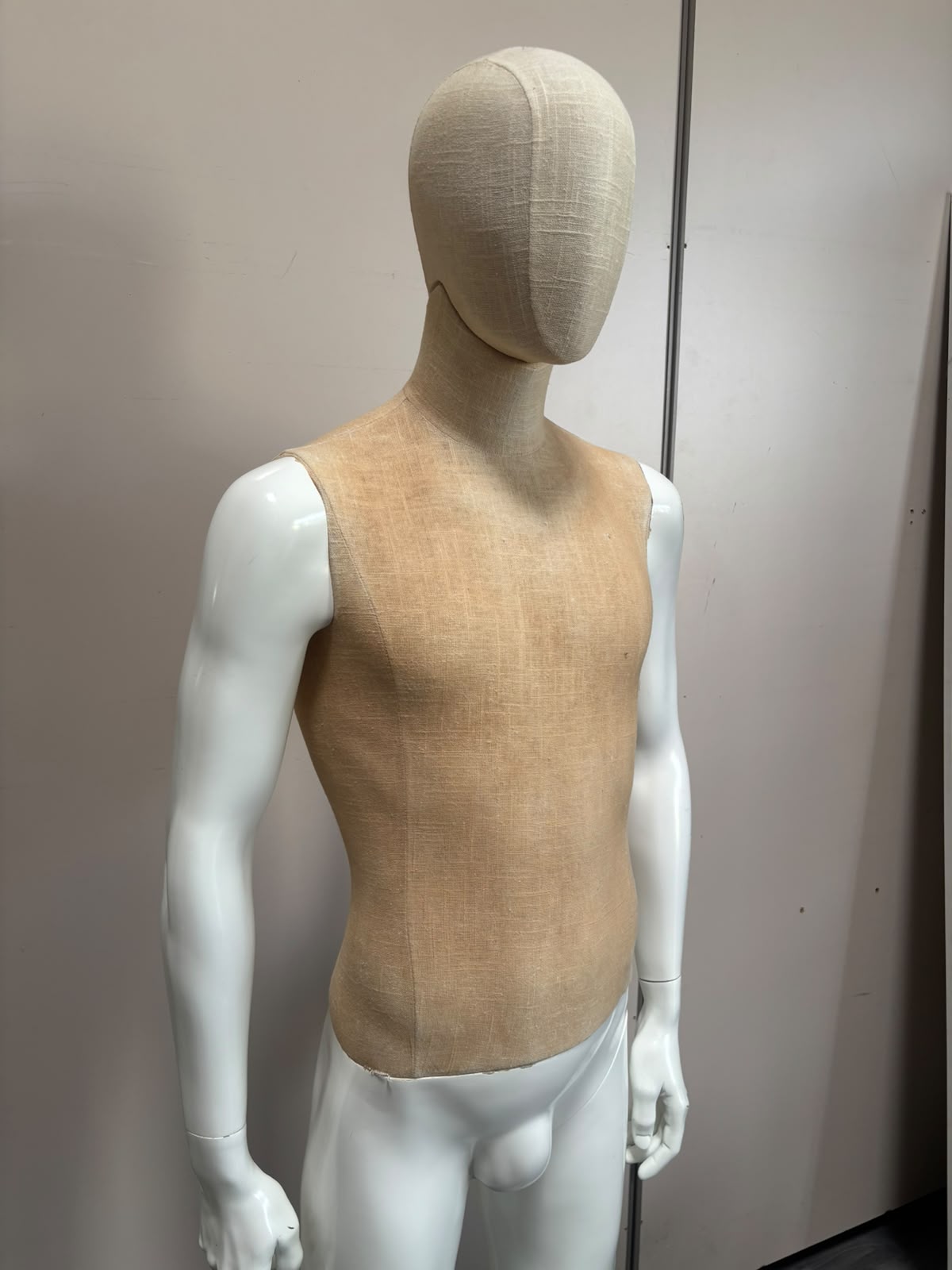 Mannequin homme complet en fibre de verre – H190 cm