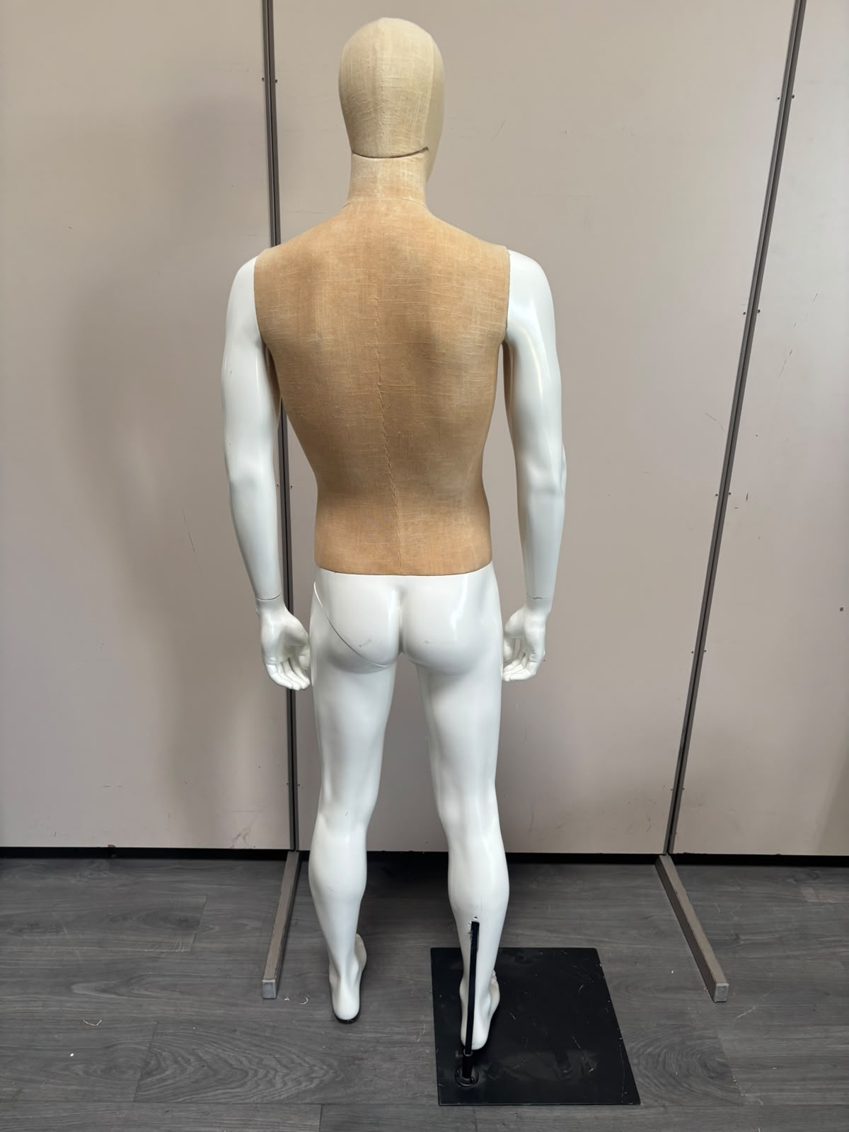 Mannequin homme complet en fibre de verre – H190 cm