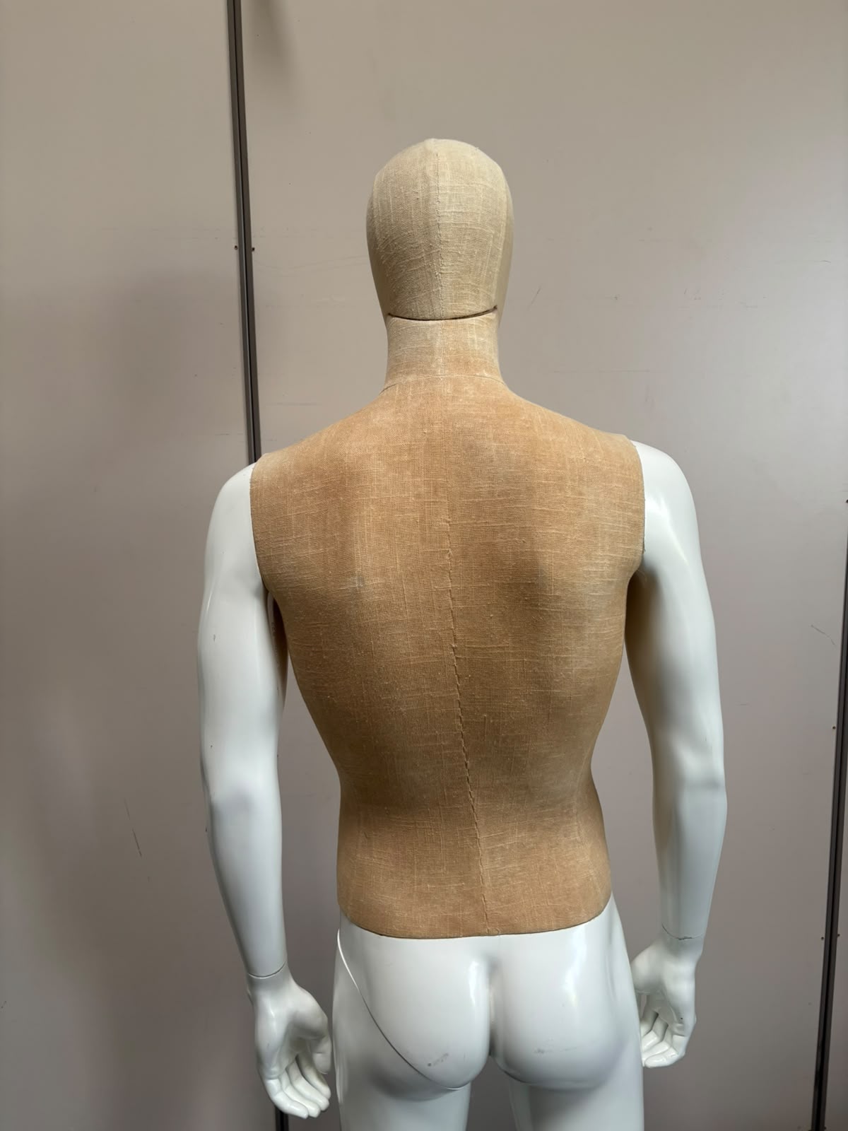 Mannequin homme complet en fibre de verre – H190 cm