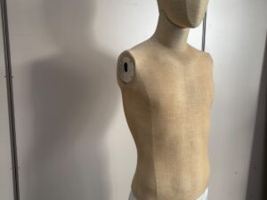 Mannequin homme sans bras en fibre de verre et tissu – H187 cm