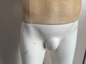 Mannequin buste homme sur pied – H170 cm