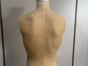 Mannequin buste homme sur pied – H170 cm