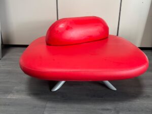Banquette d’intérieur en similicuir rouge – 117 x 117 cm