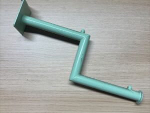Bras droit en escalier pour fond rainuré vert – L32,5 cm