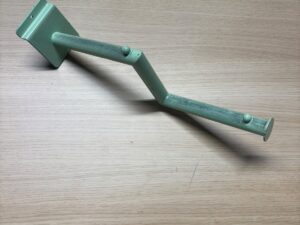 Bras droit en escalier pour fond rainuré vert – L32,5 cm