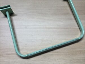 Barre penderie pour fond rainuré verte – L49,5 cm