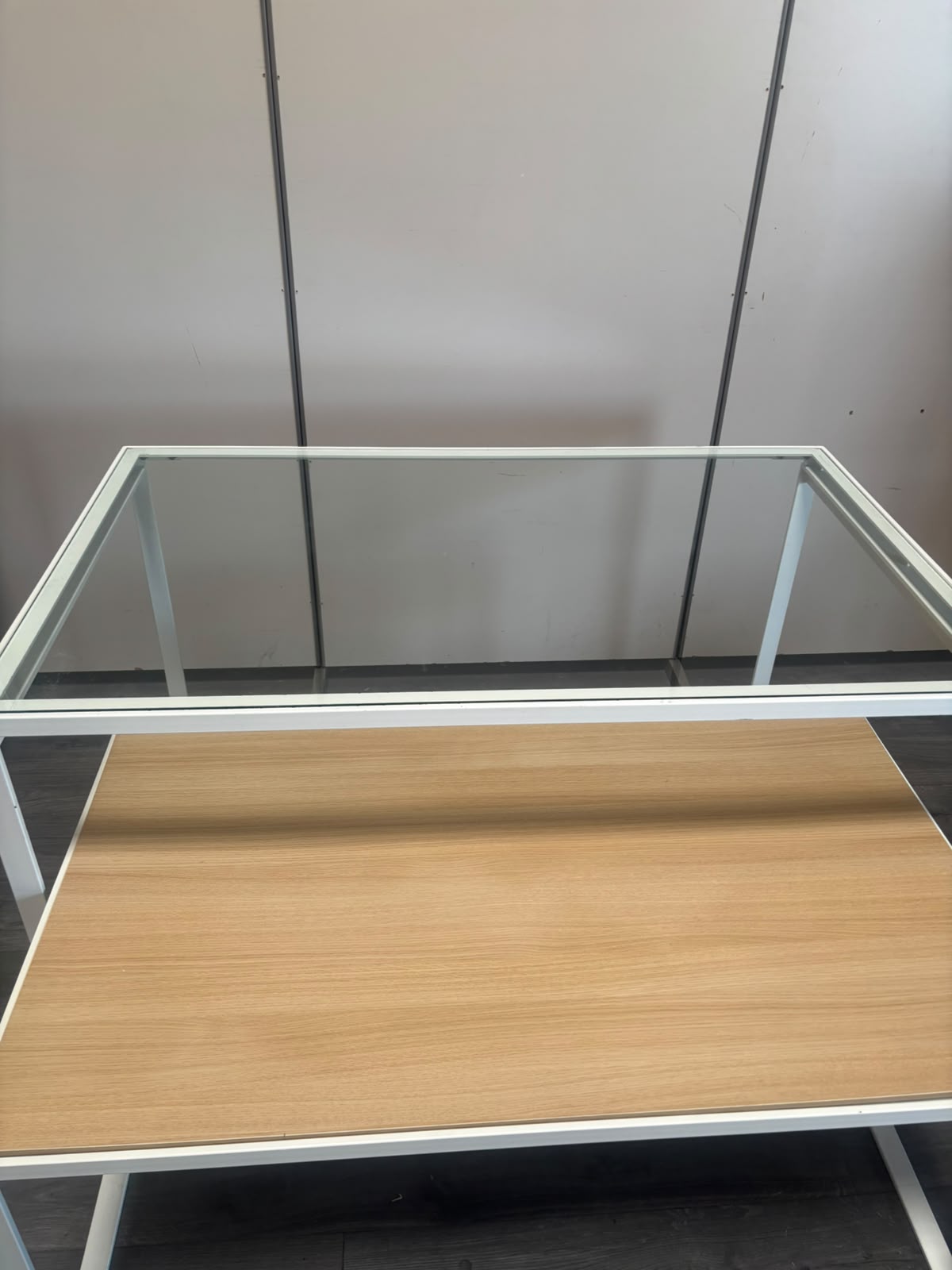 Tables de présentation gigognes verre et bois – Lot de 2