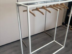 Portant central professionnel métallique blanc et gris – H135,5 cm