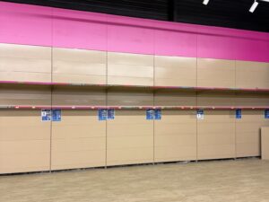 Lot de 7 gondoles murales grande hauteur – L 9,31 m