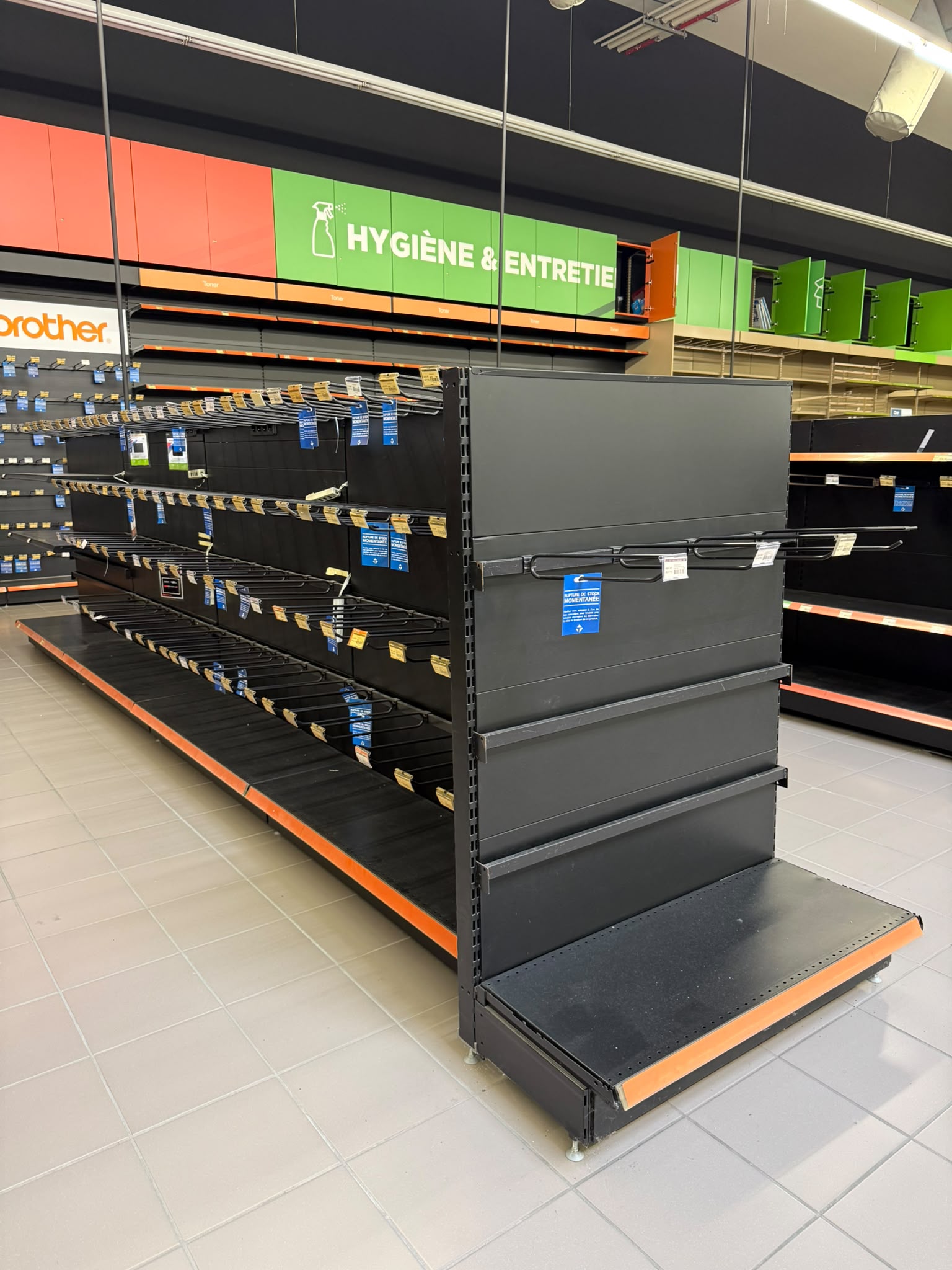 Lot de 4 gondoles centrales noires avec 1 tête de gondole – L6,32 m