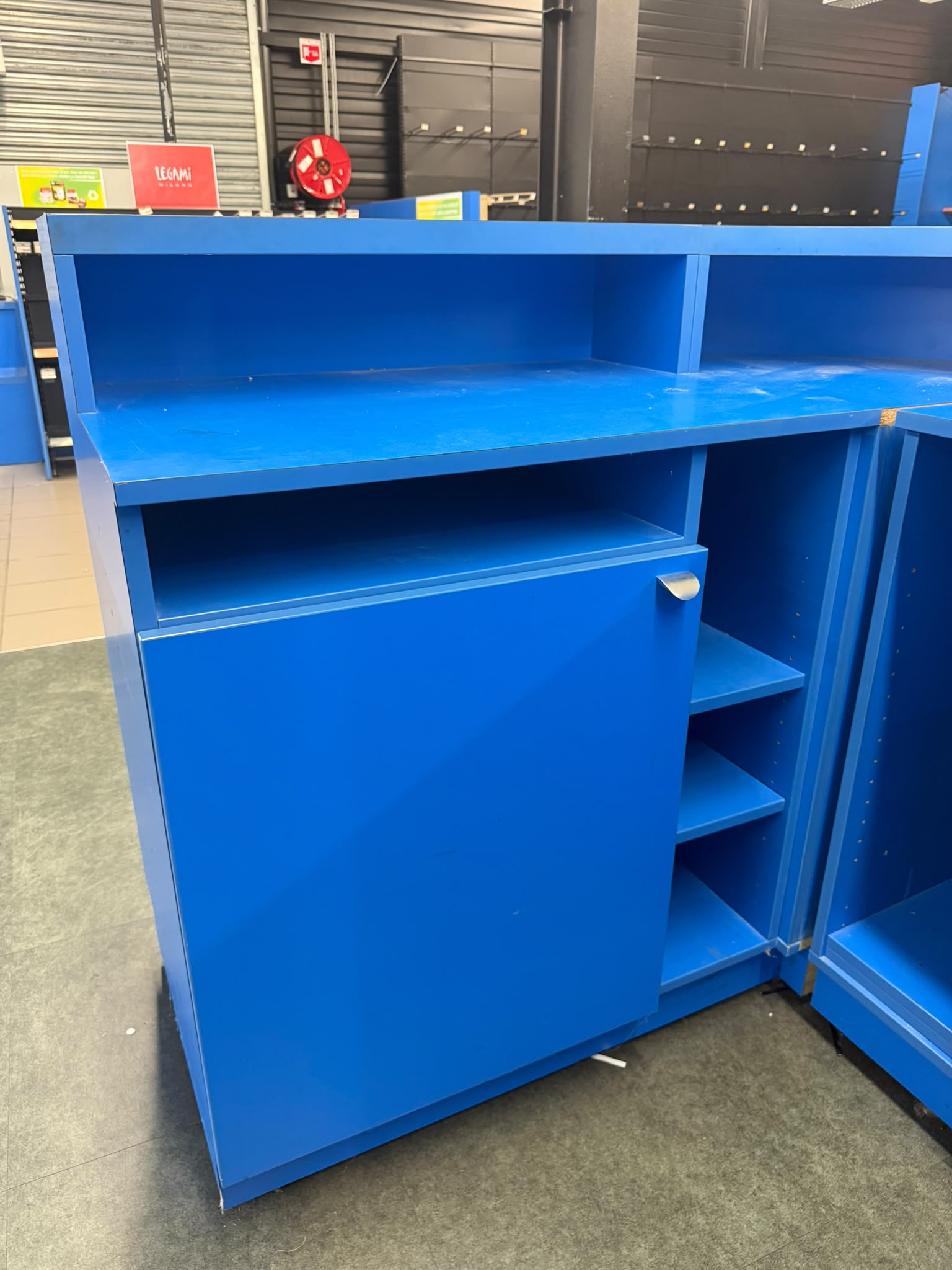 Comptoir arrondi en bois bleu et blanc – L253 cm – Image 5