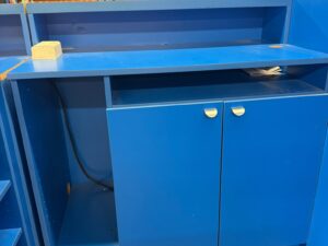 Comptoir arrondi en bois bleu et blanc – L253 cm