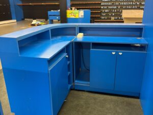 Comptoir arrondi en bois bleu et blanc – L253 cm