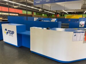 Comptoir d’accueil bleu et blanc – L385 cm