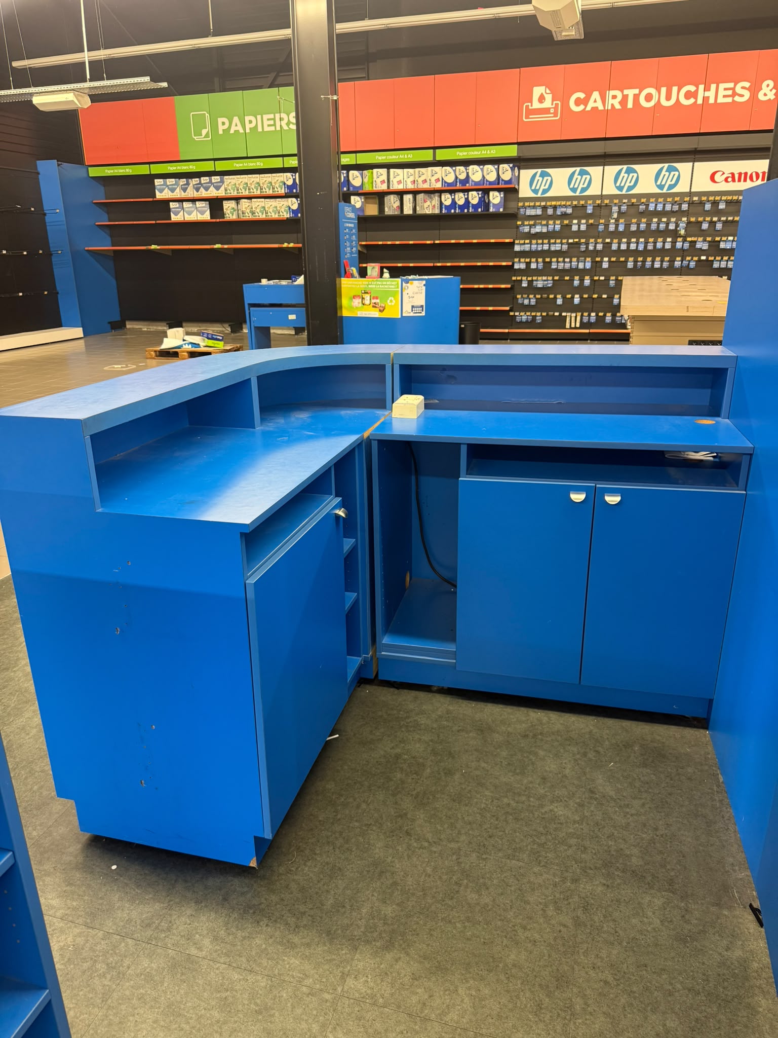 Comptoir arrondi en bois bleu et blanc – L253 cm – Image 3