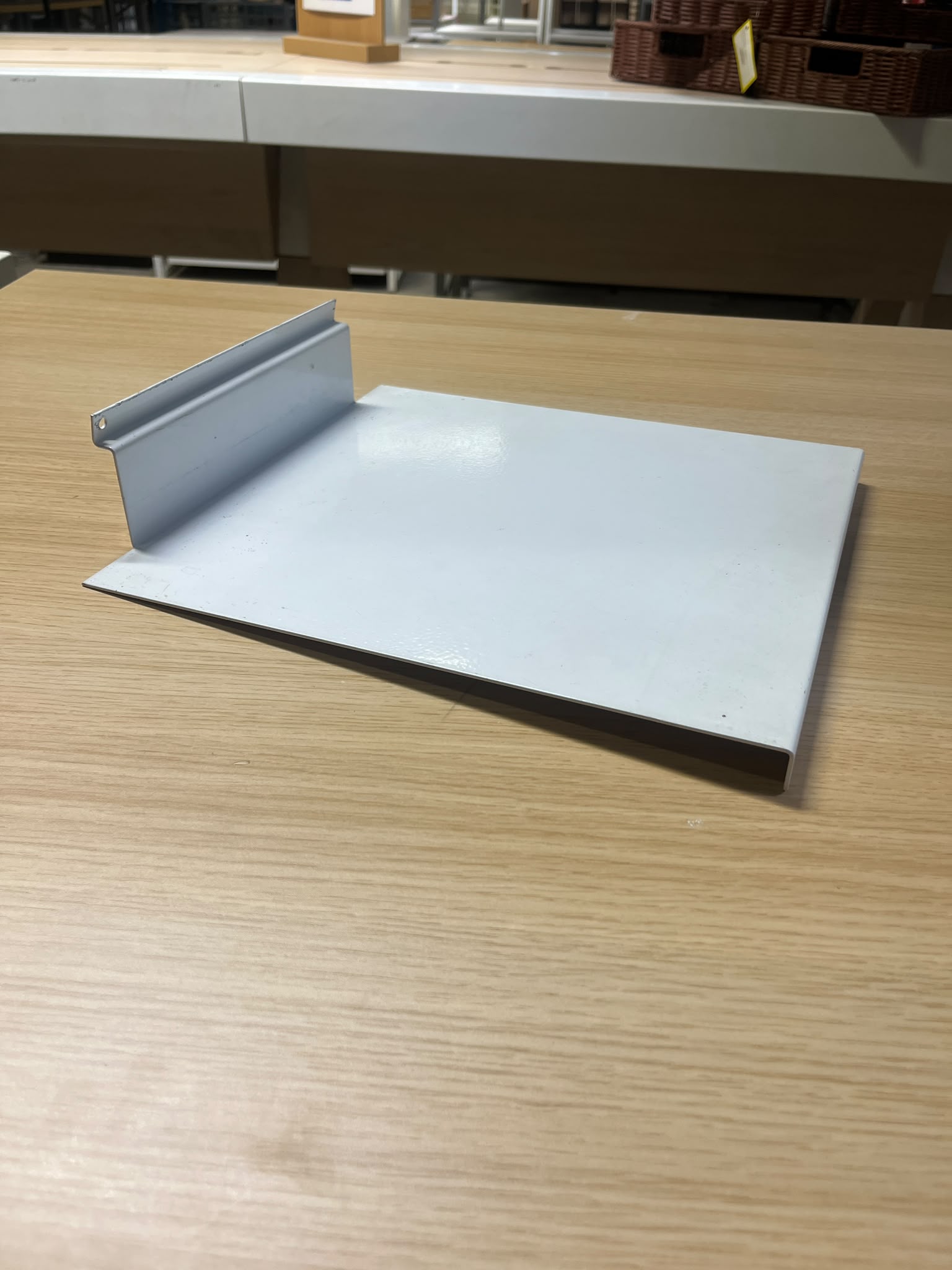 Tablette métallique fine pour fond rainuré blanche – L30 cm