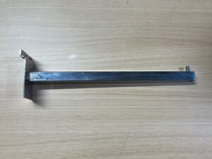 Bras droit pour fond rainuré gris chromé – L30 cm