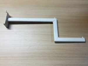 Bras en escalier métallique blanc pour fond rainuré – L55 x H18 cm