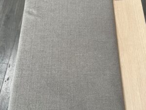 Banquette 2 places bois et tissu avec prises intégrées – L150 cm