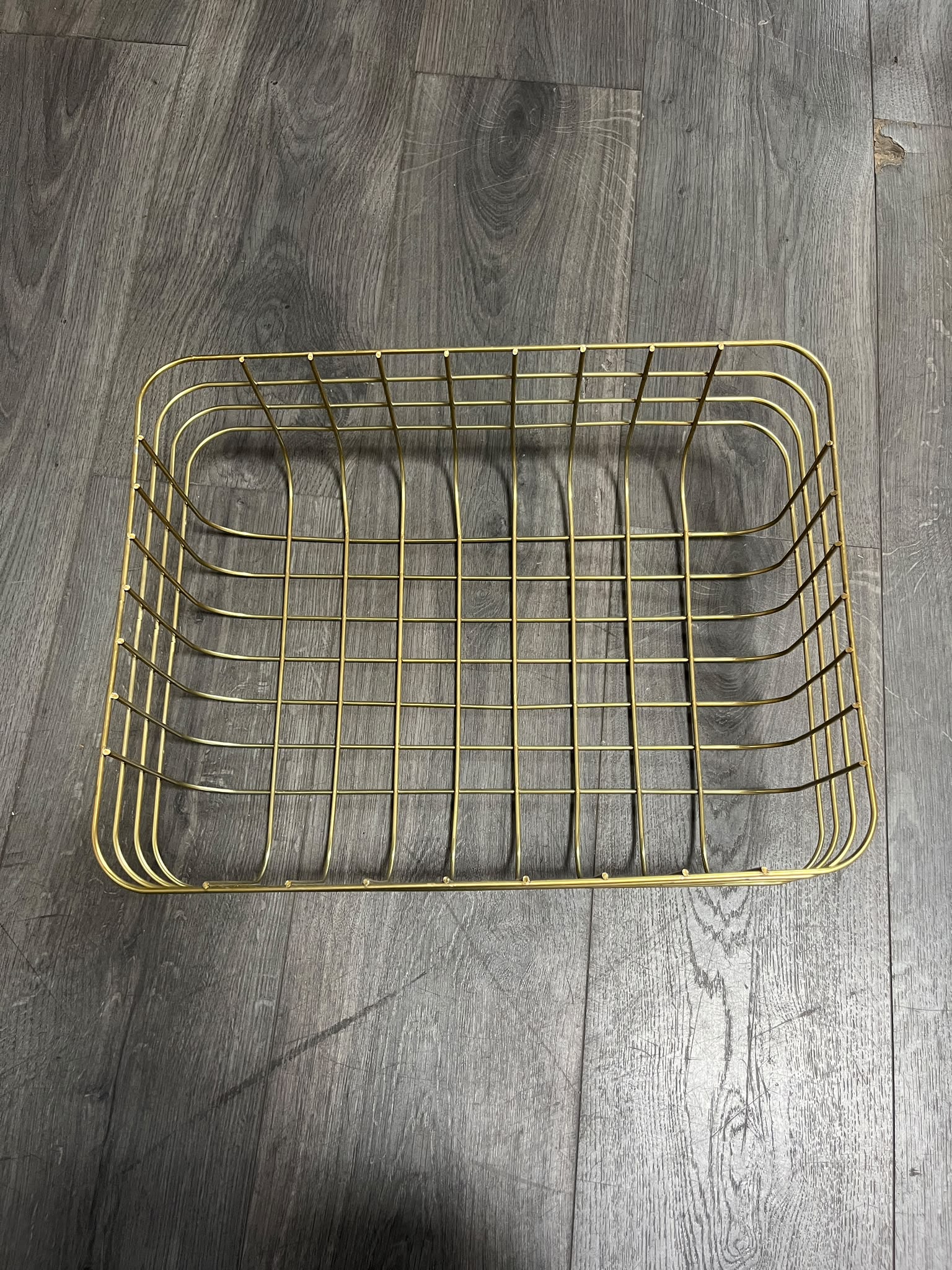 Panier métallique doré – 40 x 30 x H15 cm