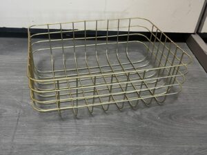 Panier métallique doré – 40 x 30 x H15 cm