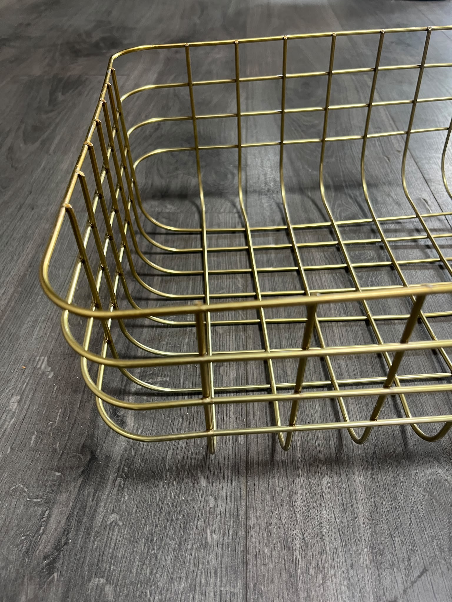 Panier métallique doré – 40 x 30 x H15 cm