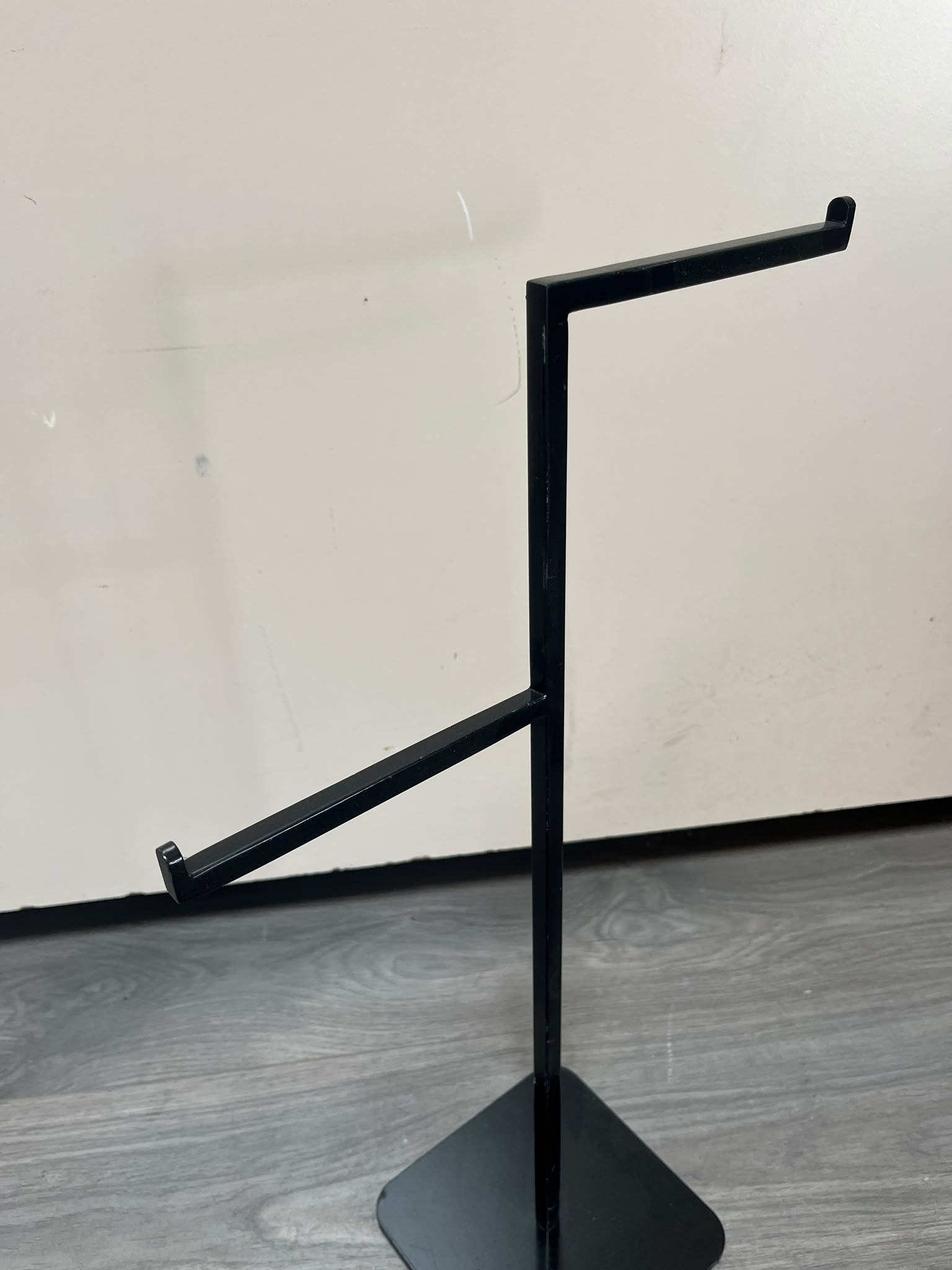 Présentoir métallique noir 2 niveaux – H50,5 cm