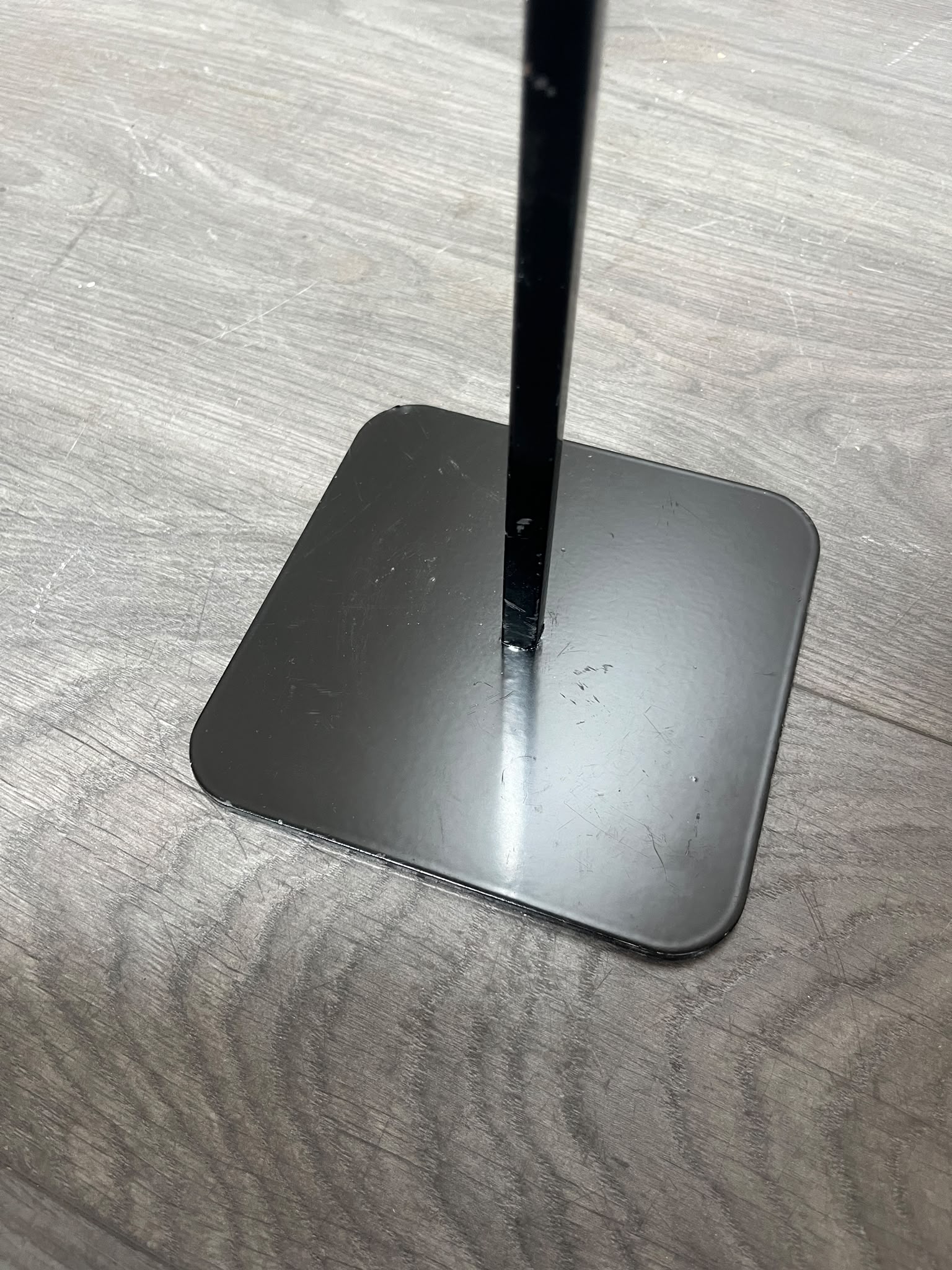 Présentoir métallique noir 2 niveaux – H50,5 cm