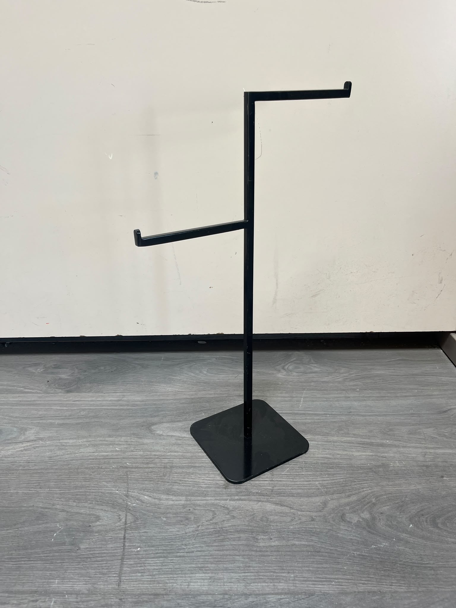 Présentoir métallique noir 2 niveaux – H50,5 cm