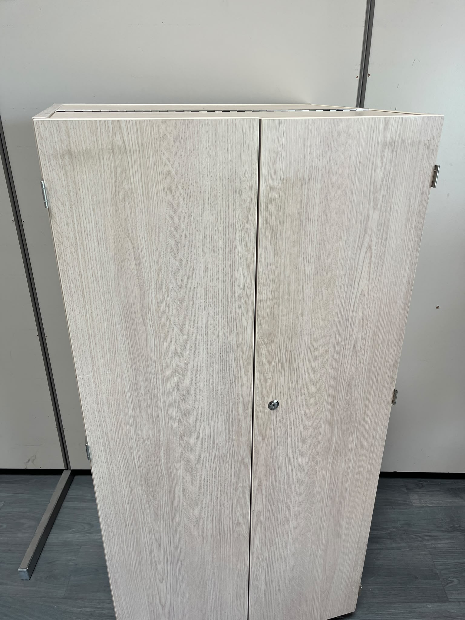 Armoire en bois sur roulettes avec tiroir coulissant – L66,5 cm