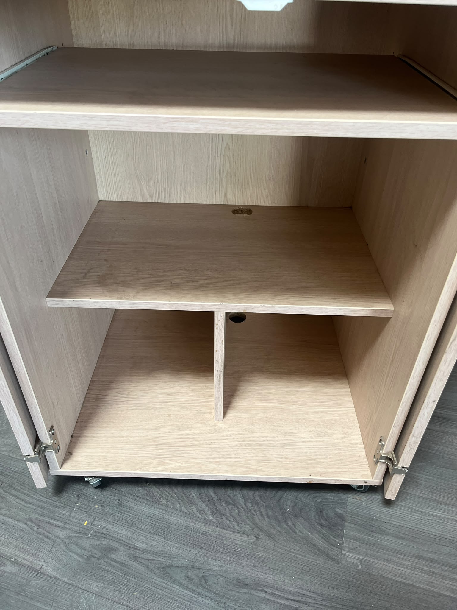 Armoire en bois sur roulettes avec tiroir coulissant – L66,5 cm