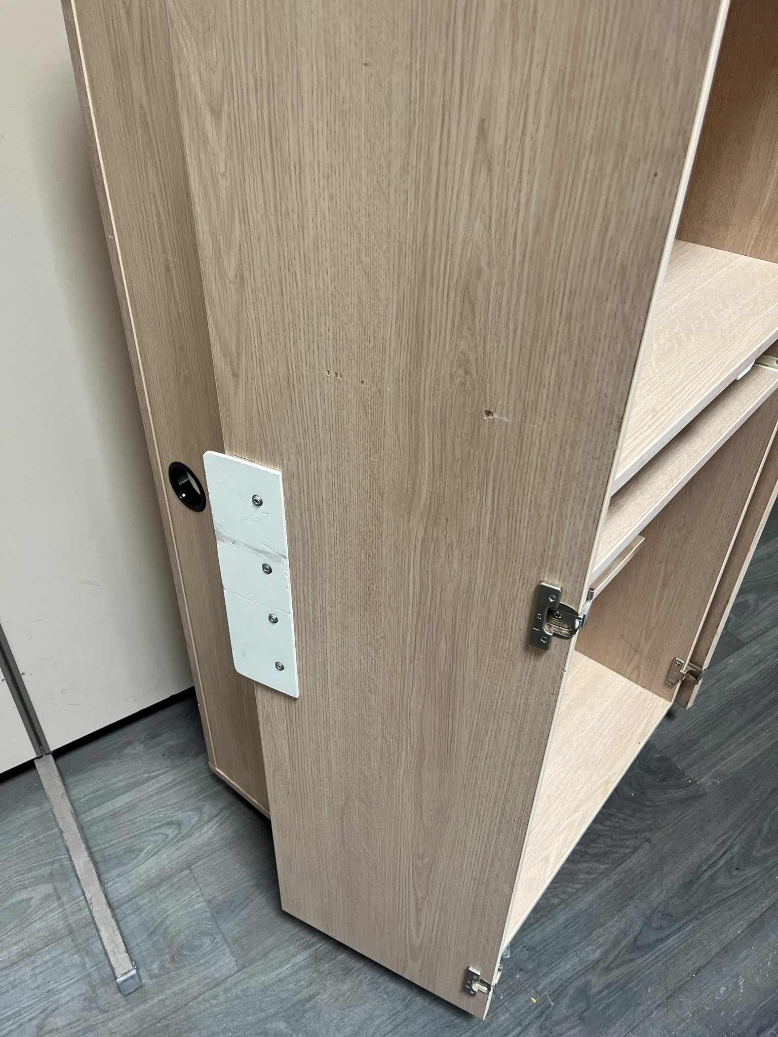 Armoire en bois sur roulettes avec tiroir coulissant – L66,5 cm