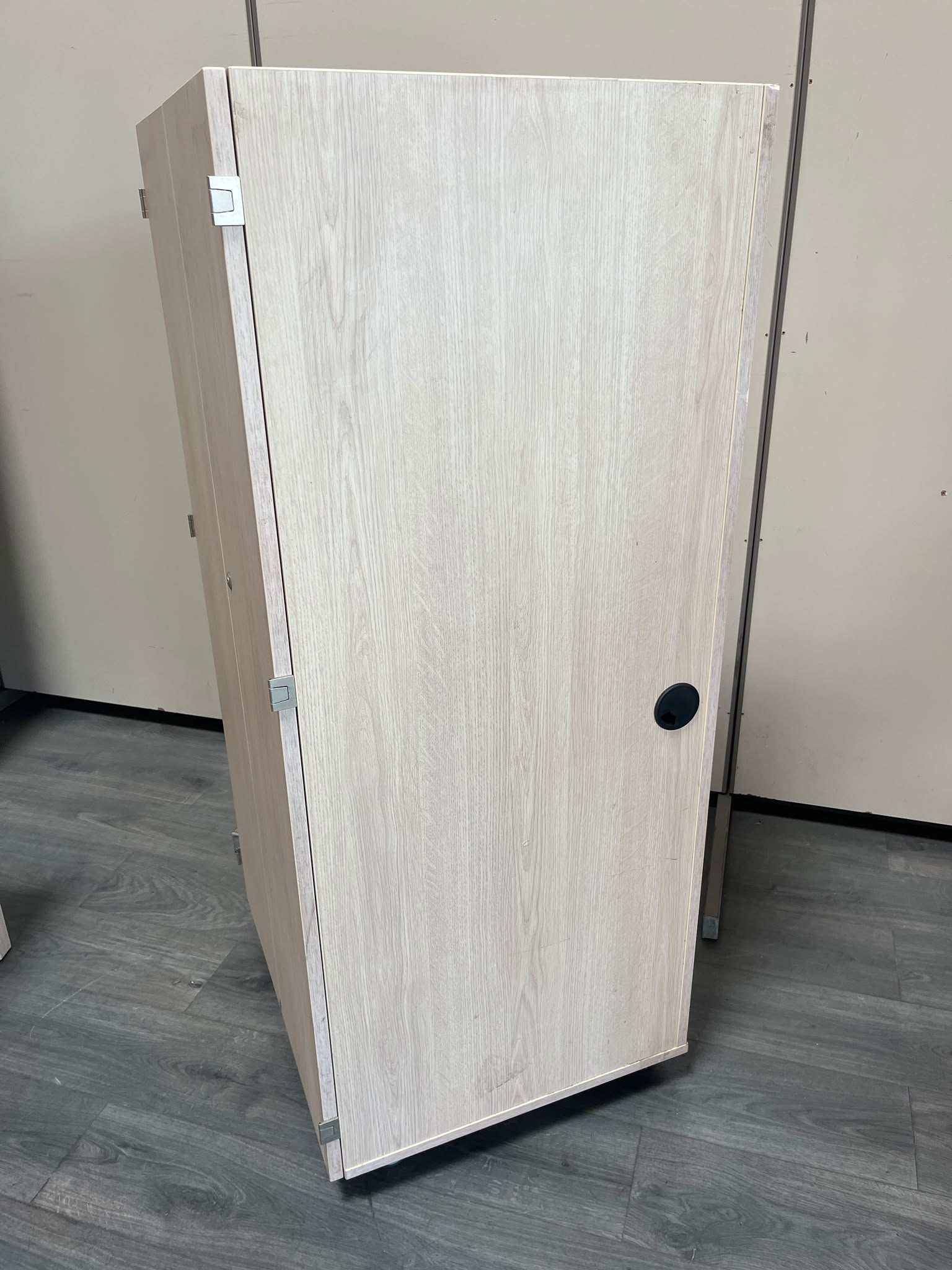 Armoire en bois sur roulettes avec tiroir coulissant – L66,5 cm